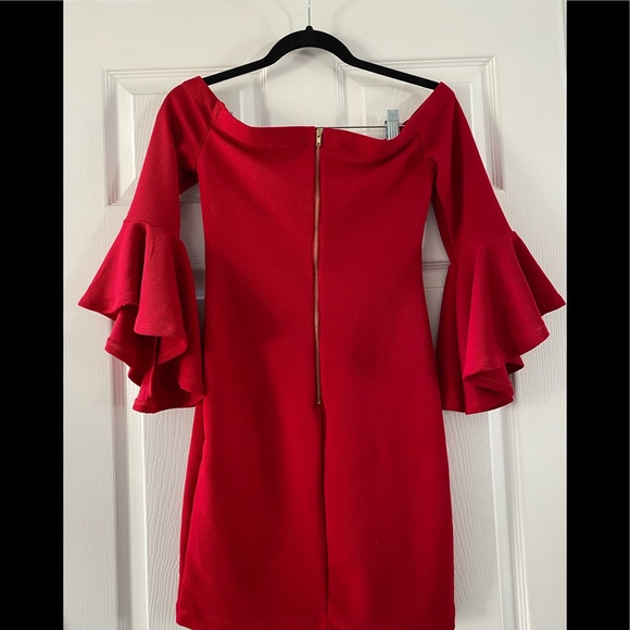 Off shoulder red dress. - Picture 3 of 3